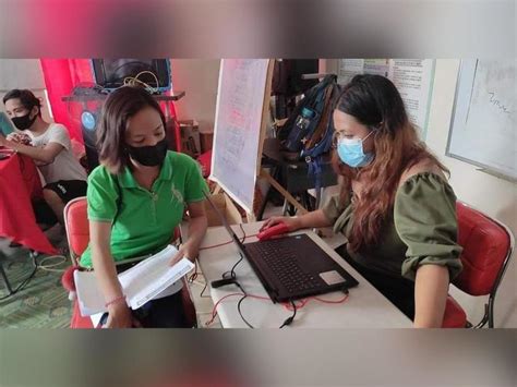 Comelec extends voter registration till October .